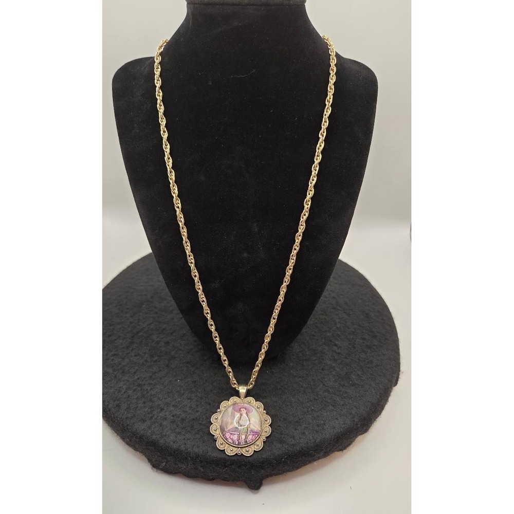 Vintage Unbranded Gold-Tone Mexican Theme Cameo Pendant Necklace